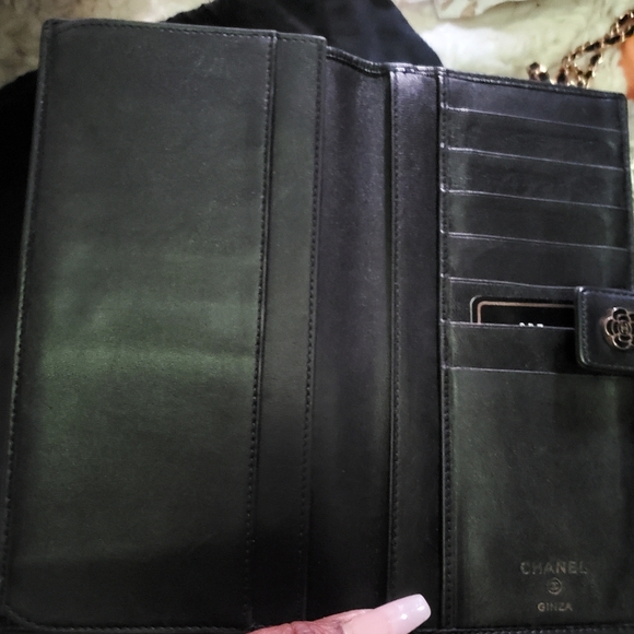 CHANEL Camellia Long Hook Wallet - Picture 15 of 16